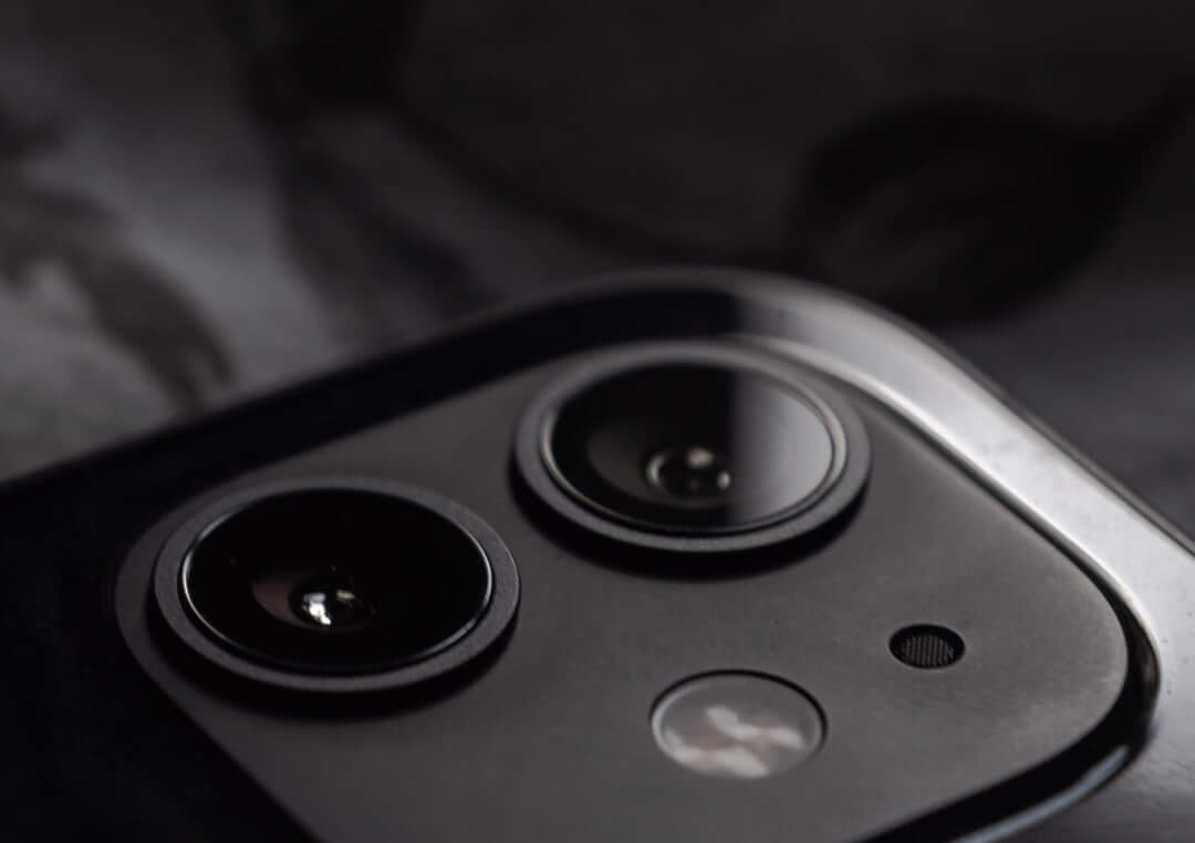 You are currently viewing The camera components inside the iPhone 11 Pro Max